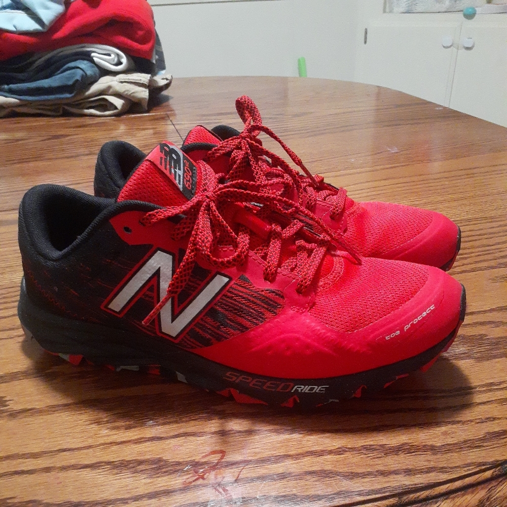 New Balance 690v2 Mens 8.5 Red Black